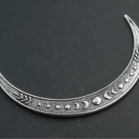 Crescent moon - Picture 5 of 7